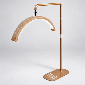 Guld Premium Moonlight-lampe fra BeautyByDau – helbillede skråt fra siden
