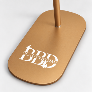 Guld Premium Moonlight-lampe fra BeautyByDau – fod med BBD-logo