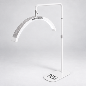 Hvid Premium Moonlight-lampe fra BeautyByDau – helbillede skråt fra siden