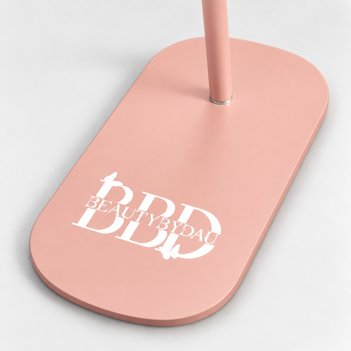 Pink Premium Moonlight-lampe fra BeautyByDau – fod med BBD-logo