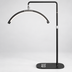 Sort Premium Moonlight-lampe fra BeautyByDau – helbillede forfra