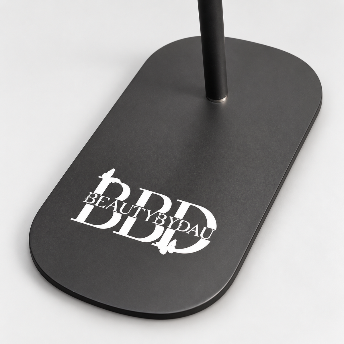 Sort Premium Moonlight-lampe – fod med hvidt BBD-logo